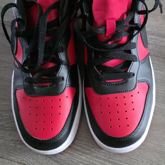 Nike Red and Black Sneakers High-Top Classic - Picture 2 of 4